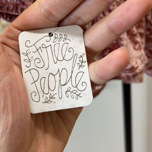 🆕 Free People Yours Truly Velvet Top NWTS! Pink Velvet & Ivory lace - Picture 9 of 12